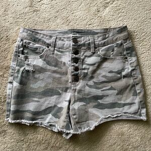 Time and Tru Camo Jean Shorts size 10